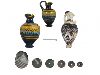 Unguent flask and weights from the site of Casas del Turuñuelo (Guareña, Badajoz)